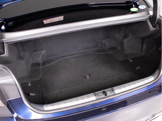 LS LS500h バージョンL (ワンオーナー)(禁煙車)(4WD)(黒本革シート)(記録簿12枚)(レクサスセーフティシステム+A)パノラミックビュー ハンズフリーパワートランク デジタルインナーミラー シーケンシャルウィンカー(33枚目)