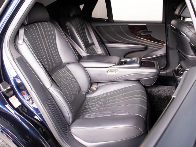 LS LS500h バージョンL (ワンオーナー)(禁煙車)(4WD)(黒本革シート)(記録簿12枚)(レクサスセーフティシステム+A)パノラミックビュー ハンズフリーパワートランク デジタルインナーミラー シーケンシャルウィンカー(38枚目)