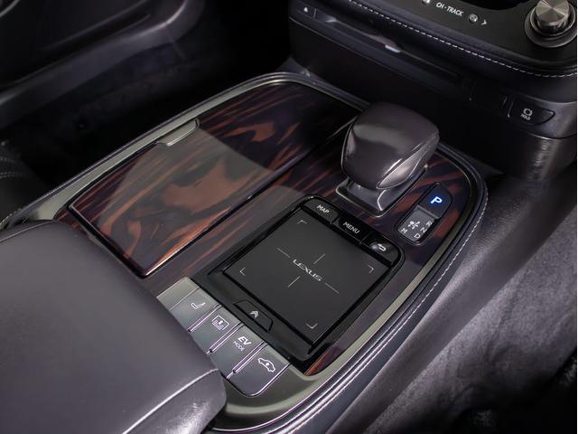 LS LS500h バージョンL (ワンオーナー)(禁煙車)(4WD)(黒本革シート)(記録簿12枚)(レクサスセーフティシステム+A)パノラミックビュー ハンズフリーパワートランク デジタルインナーミラー シーケンシャルウィンカー(43枚目)
