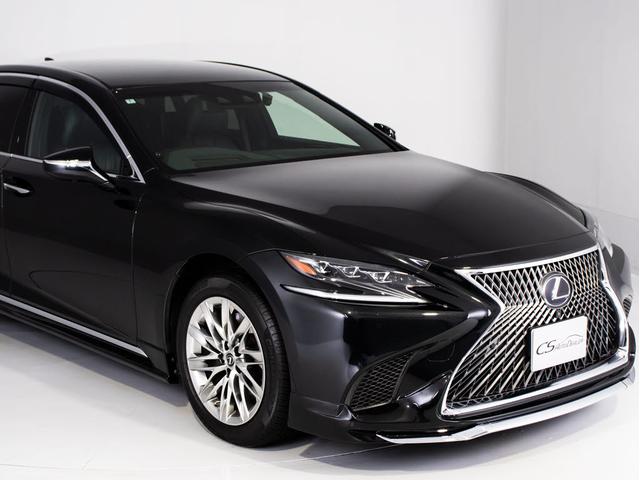 LS LS500h エグゼクティブ (禁煙車)(ワンオーナー)(マークレビンソン)(リヤモニター)(レクサスセーフティシステム+A)(フルエアロ)(点検記録簿20枚)パノラミックビューモニター ハンズフリーパワートランク 黒本革シート(7枚目)