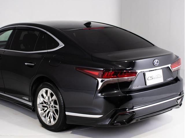 LS LS500h エグゼクティブ (禁煙車)(ワンオーナー)(マークレビンソン)(リヤモニター)(レクサスセーフティシステム+A)(フルエアロ)(点検記録簿20枚)パノラミックビューモニター ハンズフリーパワートランク 黒本革シート(26枚目)