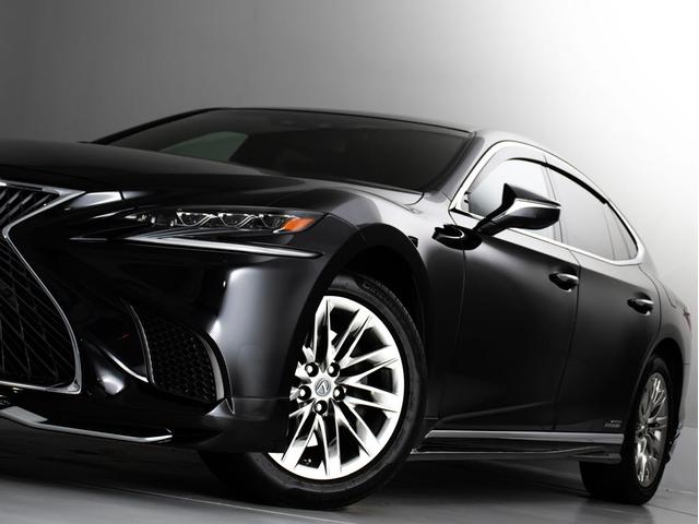 LS LS500h エグゼクティブ (禁煙車)(ワンオーナー)(マークレビンソン)(リヤモニター)(レクサスセーフティシステム+A)(フルエアロ)(点検記録簿20枚)パノラミックビューモニター ハンズフリーパワートランク 黒本革シート(27枚目)