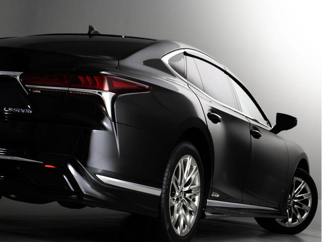 LS LS500h エグゼクティブ (禁煙車)(ワンオーナー)(マークレビンソン)(リヤモニター)(レクサスセーフティシステム+A)(フルエアロ)(点検記録簿20枚)パノラミックビューモニター ハンズフリーパワートランク 黒本革シート(28枚目)