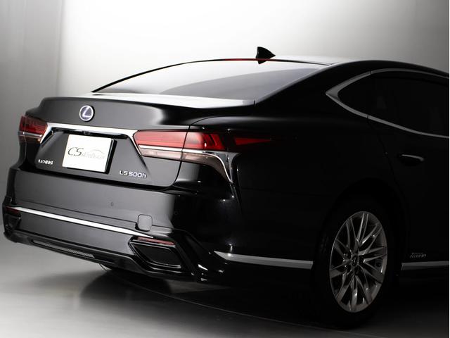 LS LS500h エグゼクティブ (禁煙車)(ワンオーナー)(マークレビンソン)(リヤモニター)(レクサスセーフティシステム+A)(フルエアロ)(点検記録簿20枚)パノラミックビューモニター ハンズフリーパワートランク 黒本革シート(32枚目)