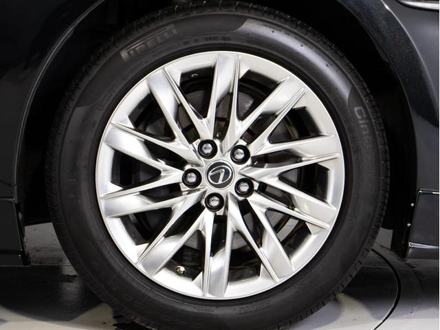 LS LS500h エグゼクティブ (禁煙車)(ワンオーナー)(マークレビンソン)(リヤモニター)(レクサスセーフティシステム+A)(フルエアロ)(点検記録簿20枚)パノラミックビューモニター ハンズフリーパワートランク 黒本革シート(33枚目)