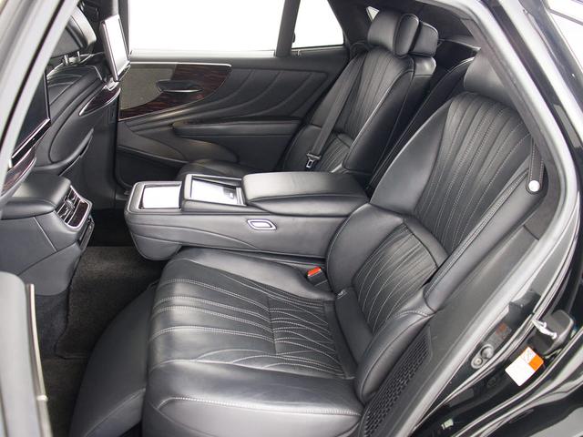 LS LS500h エグゼクティブ (禁煙車)(ワンオーナー)(マークレビンソン)(リヤモニター)(レクサスセーフティシステム+A)(フルエアロ)(点検記録簿20枚)パノラミックビューモニター ハンズフリーパワートランク 黒本革シート(42枚目)