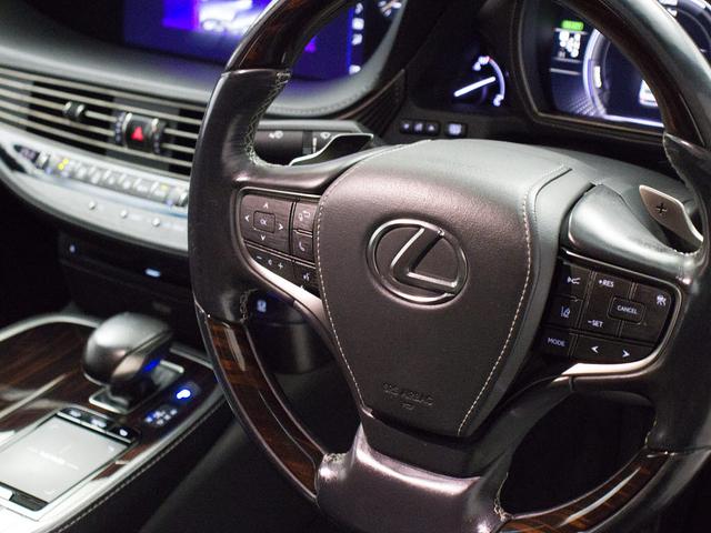 LS LS500h エグゼクティブ (禁煙車)(ワンオーナー)(マークレビンソン)(リヤモニター)(レクサスセーフティシステム+A)(フルエアロ)(点検記録簿20枚)パノラミックビューモニター ハンズフリーパワートランク 黒本革シート(45枚目)