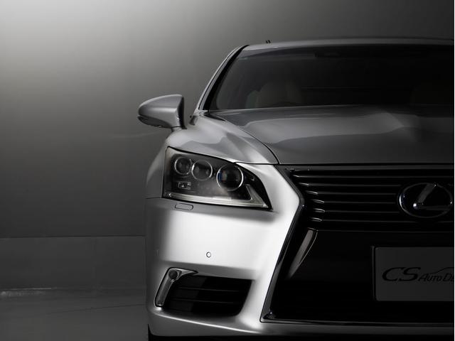 LS LS600h バージョンL (マークレビンソン)(サンルーフ)(本革シート)(4WD)(衝突軽減ブレーキ)レーダークルーズ 踏み間違い防止機能 連眼LEDヘッドライト アイボリー本革 クリアランスソナー イージークローザー(28枚目)