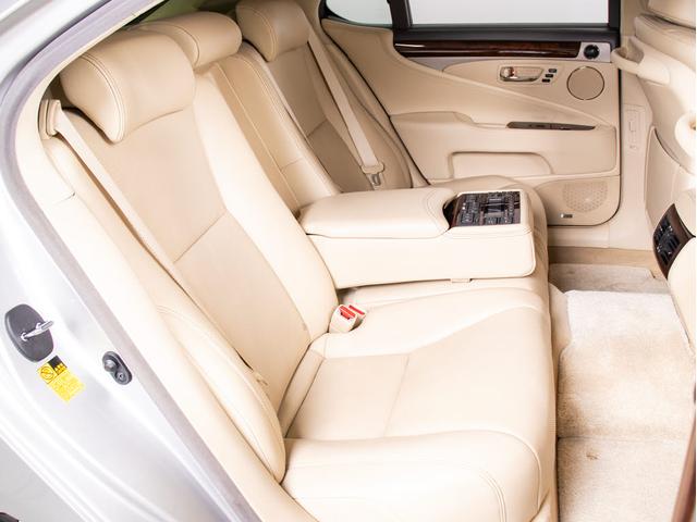 LS LS600h バージョンL (マークレビンソン)(サンルーフ)(本革シート)(4WD)(衝突軽減ブレーキ)レーダークルーズ 踏み間違い防止機能 連眼LEDヘッドライト アイボリー本革 クリアランスソナー イージークローザー(41枚目)