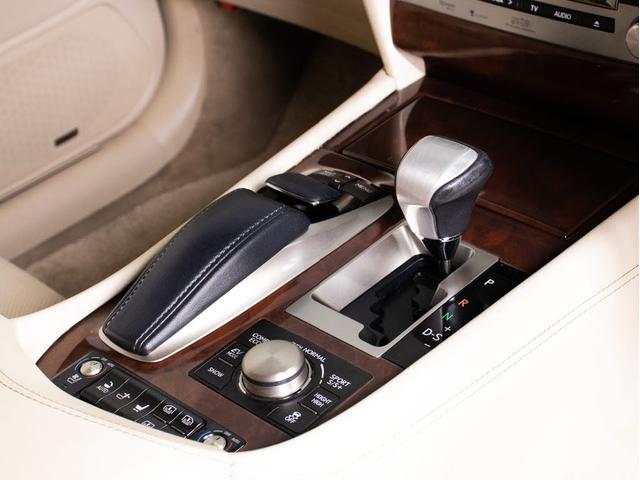 LS LS600h バージョンL (マークレビンソン)(サンルーフ)(本革シート)(4WD)(衝突軽減ブレーキ)レーダークルーズ 踏み間違い防止機能 連眼LEDヘッドライト アイボリー本革 クリアランスソナー イージークローザー(45枚目)