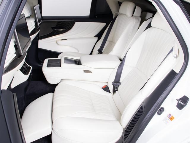 LS LS500h エグゼクティブ 後期型(禁煙車)(サンルーフ)(マークレビンソン)(リヤモニター)(レクサスセーフティシステム+A)(白本革シート)デジタルインナーミラー ハンズフリーパワートランク シーケンシャルウィンカー(10枚目)