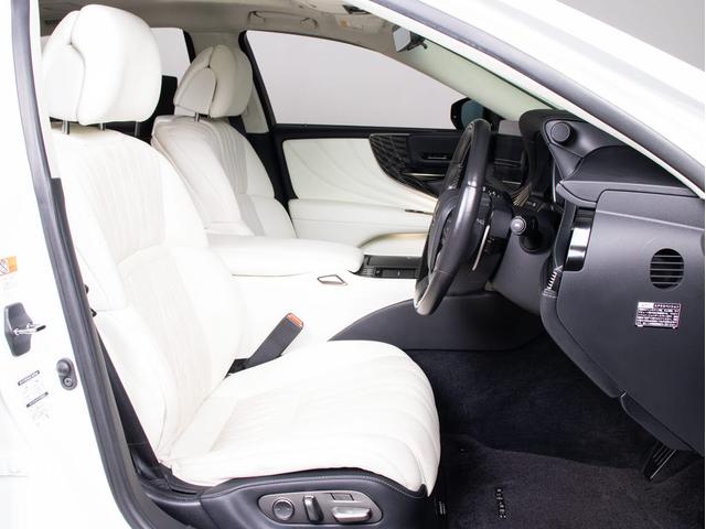 LS LS500h エグゼクティブ 後期型(禁煙車)(サンルーフ)(マークレビンソン)(リヤモニター)(レクサスセーフティシステム+A)(白本革シート)デジタルインナーミラー ハンズフリーパワートランク シーケンシャルウィンカー(43枚目)