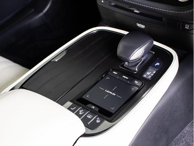 LS LS500h エグゼクティブ 後期型(禁煙車)(サンルーフ)(マークレビンソン)(リヤモニター)(レクサスセーフティシステム+A)(白本革シート)デジタルインナーミラー ハンズフリーパワートランク シーケンシャルウィンカー(46枚目)