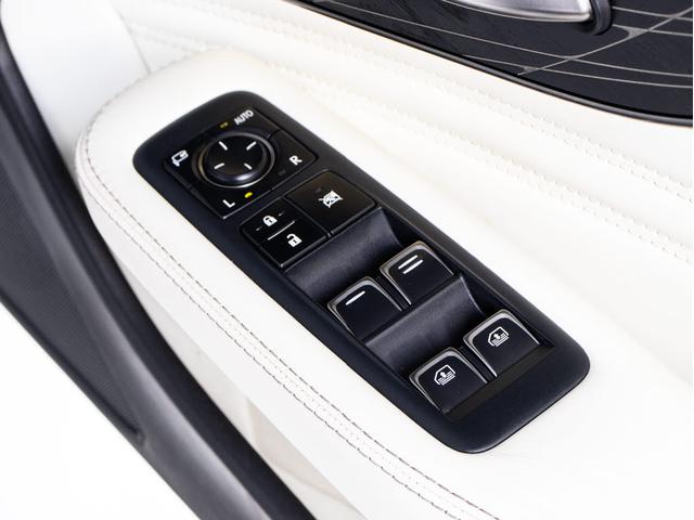 LS LS500h エグゼクティブ 後期型(禁煙車)(サンルーフ)(マークレビンソン)(リヤモニター)(レクサスセーフティシステム+A)(白本革シート)デジタルインナーミラー ハンズフリーパワートランク シーケンシャルウィンカー(50枚目)