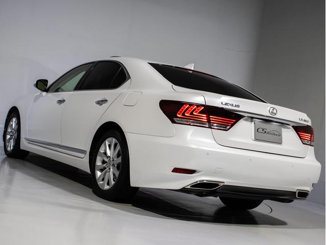 LS LS460 バージョンC Iパッケージ 後期型(サンルーフ)(黒本革シート)(3連眼LEDヘッドライト)(全画面SDマルチナビ)(点検記録簿20枚)デイライト 助手席オットマン ブルーレイ&Bluetooth対応 アルカンターラルーフ(22枚目)