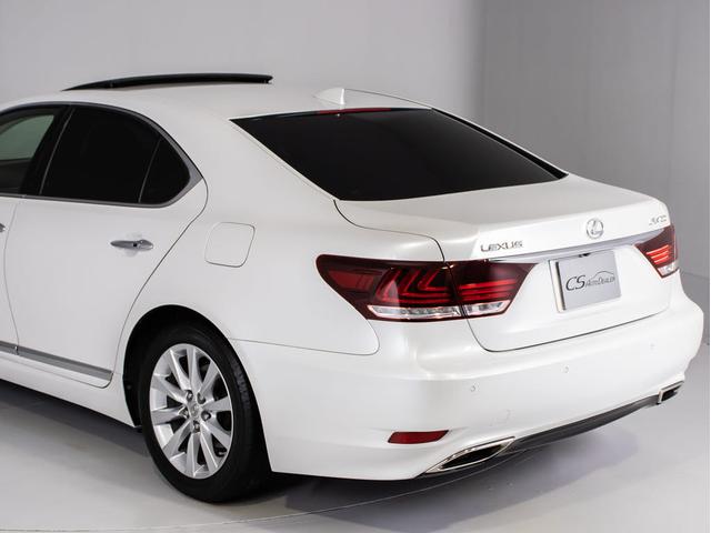 LS LS460 バージョンC Iパッケージ 後期型(サンルーフ)(黒本革シート)(3連眼LEDヘッドライト)(全画面SDマルチナビ)(点検記録簿20枚)デイライト 助手席オットマン ブルーレイ&Bluetooth対応 アルカンターラルーフ(25枚目)