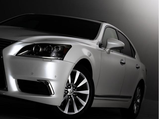 LS LS460 バージョンC Iパッケージ 後期型(サンルーフ)(黒本革シート)(3連眼LEDヘッドライト)(全画面SDマルチナビ)(点検記録簿20枚)デイライト 助手席オットマン ブルーレイ&Bluetooth対応 アルカンターラルーフ(26枚目)