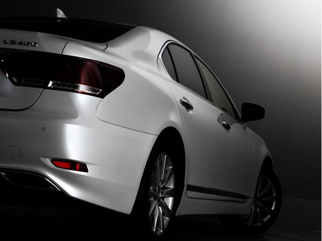 LS LS460 バージョンC Iパッケージ 後期型(サンルーフ)(黒本革シート)(3連眼LEDヘッドライト)(全画面SDマルチナビ)(点検記録簿20枚)デイライト 助手席オットマン ブルーレイ&Bluetooth対応 アルカンターラルーフ(27枚目)