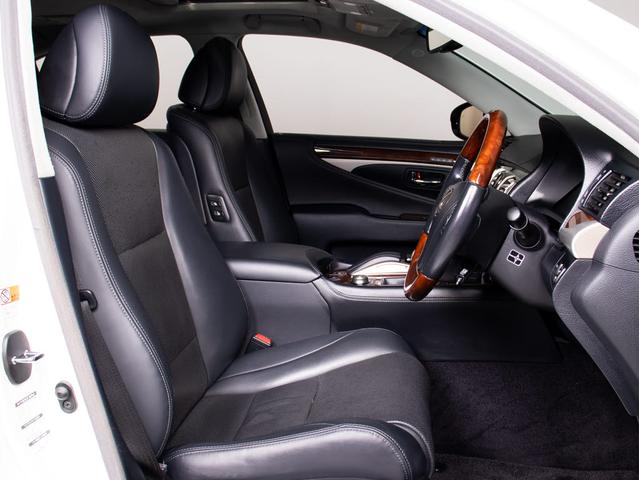 LS LS460 バージョンC Iパッケージ 後期型(サンルーフ)(黒本革シート)(3連眼LEDヘッドライト)(全画面SDマルチナビ)(点検記録簿20枚)デイライト 助手席オットマン ブルーレイ&Bluetooth対応 アルカンターラルーフ(39枚目)