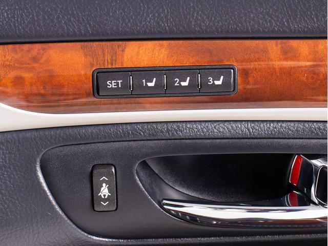 LS LS460 バージョンC Iパッケージ 後期型(サンルーフ)(黒本革シート)(3連眼LEDヘッドライト)(全画面SDマルチナビ)(点検記録簿20枚)デイライト 助手席オットマン ブルーレイ&Bluetooth対応 アルカンターラルーフ(43枚目)