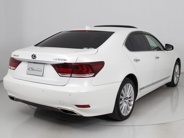 LS LS600h バージョンL (整備点検記録簿11枚)(サンルーフ)(マークレビンソン)(レーダークルーズC)(BSM)(黒本革シート)(三眼LEDヘッドライト)(後席コントロールパネル)(4WD)(シートヒーター)(エアシート)(16枚目)
