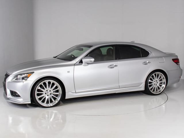 LS LS460 Fスポーツ (WALD22インチアルミ)(エイムゲインエアロ)(レッド×ブラックコンビレザーシート)(連眼LEDヘッドライト)(衝突軽減ブレーキ)レーダークルーズ クリアランスソナー 専用内外装装備 デイライト(16枚目)