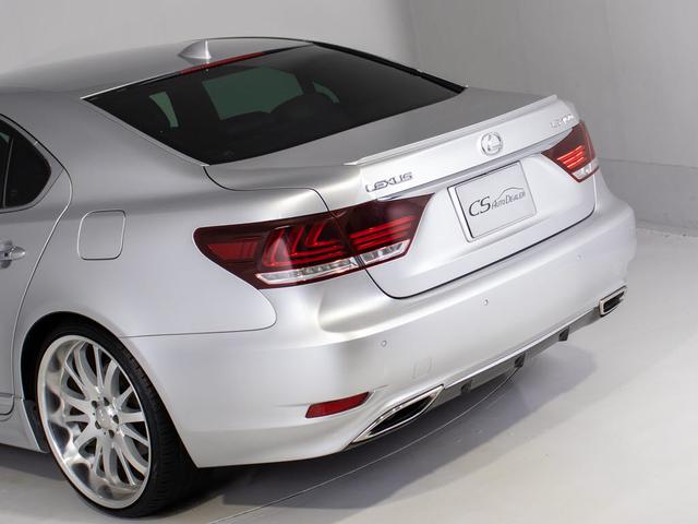 LS LS460 Fスポーツ (WALD22インチアルミ)(エイムゲインエアロ)(レッド×ブラックコンビレザーシート)(連眼LEDヘッドライト)(衝突軽減ブレーキ)レーダークルーズ クリアランスソナー 専用内外装装備 デイライト(23枚目)