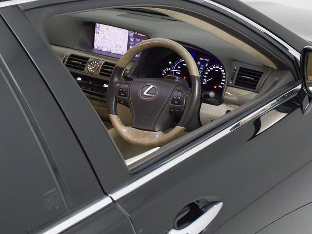 LS LS600hL エグゼクティブパッケージ (5人乗り)(マークレビンソン)(リアエンター)(メローホワイトレザー)(Fスポーツ仕様バンパー)(20インチAW)(ドライバーモニター)(レーダークルーズ)(プリクラッシュ)(LKA)(BSM)(46枚目)