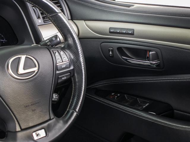 LS LS460 Fスポーツ (禁煙車)(整備点検記録簿10枚)(新品ウェザリアフルエアロ)(サンルーフ)(4本出しマフラー)(レーダークルーズ)(プリクラッシュ)(BSM)(パワートランク)(黒本革)(冷暖房シート)(35枚目)