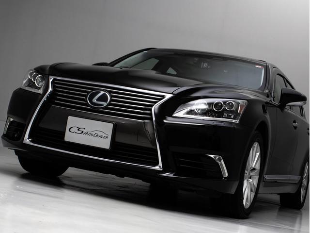 LS LS600hL エグゼクティブパッケージ 後期型(サンルーフ)(マークレビンソン)(リヤエンターモニター)(黒本革シート)(衝突軽減ブレーキ)(踏み間違い防止機能)レーダークルーズ 5人乗り BSM パワートランク 3連眼LEDヘッドライト(27枚目)