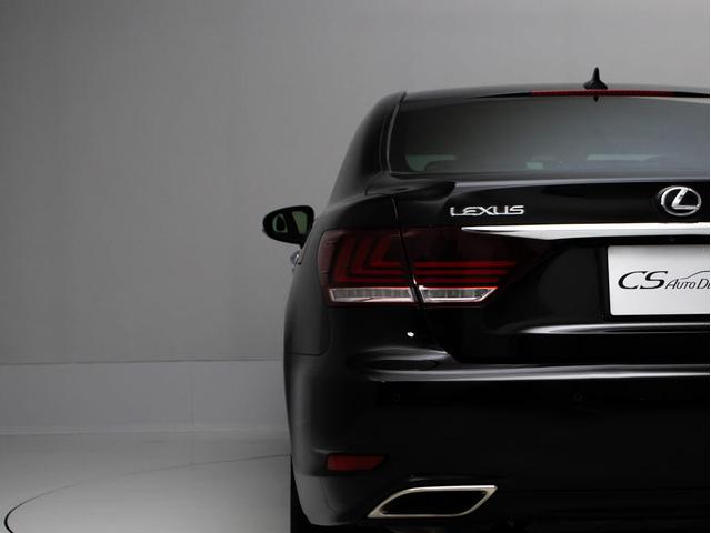 LS LS600hL エグゼクティブパッケージ 後期型(サンルーフ)(マークレビンソン)(リヤエンターモニター)(黒本革シート)(衝突軽減ブレーキ)(踏み間違い防止機能)レーダークルーズ 5人乗り BSM パワートランク 3連眼LEDヘッドライト(31枚目)