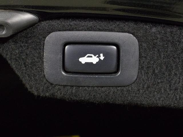 LS LS600hL エグゼクティブパッケージ 後期型(サンルーフ)(マークレビンソン)(リヤエンターモニター)(黒本革シート)(衝突軽減ブレーキ)(踏み間違い防止機能)レーダークルーズ 5人乗り BSM パワートランク 3連眼LEDヘッドライト(35枚目)