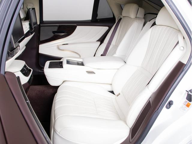 LS LS500h エグゼクティブ (サンルーフ)(マークレビンソン)(リヤモニター)(白本革シート)(TRD21インチアルミ)(レクサスセーフティシステム+A)パノラミックビュー デジタルインナーミラー ハンズフリーパワートランク(11枚目)