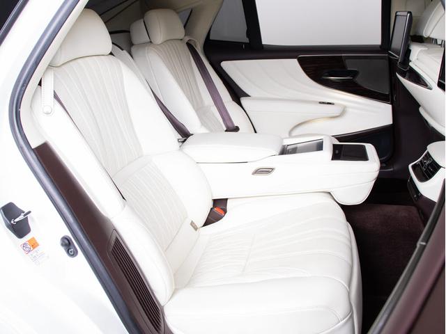 LS LS500h エグゼクティブ (サンルーフ)(マークレビンソン)(リヤモニター)(白本革シート)(TRD21インチアルミ)(レクサスセーフティシステム+A)パノラミックビュー デジタルインナーミラー ハンズフリーパワートランク(40枚目)