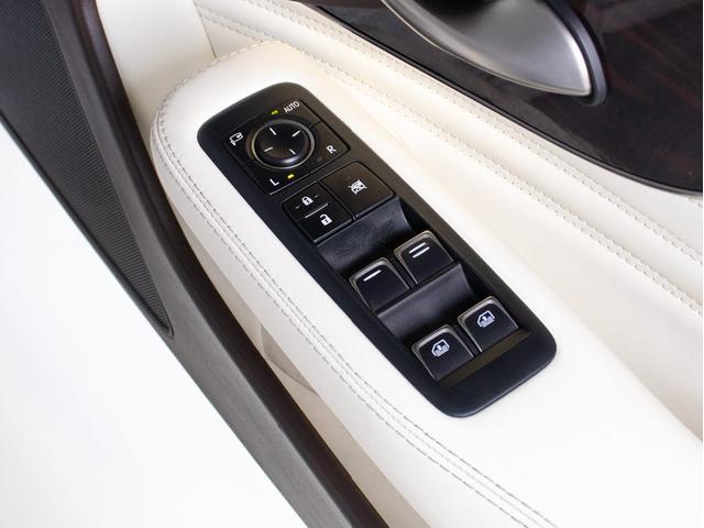LS LS500h エグゼクティブ (サンルーフ)(マークレビンソン)(リヤモニター)(白本革シート)(TRD21インチアルミ)(レクサスセーフティシステム+A)パノラミックビュー デジタルインナーミラー ハンズフリーパワートランク(41枚目)
