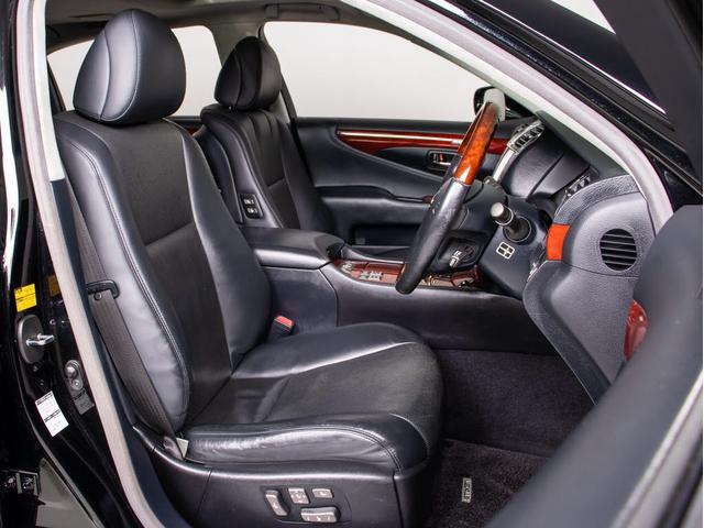 ＬＳ ＬＳ４６０Ｌ　（サンルーフ）（黒本革シート）（衝突軽減ブレーキ）（レーダークルーズコントロール）パーキングアシスト　Ｂｌｕｅｔｏｏｔｈ対応　クリアランスソナー　パワートランク　ＨＤＤマルチナビ　カラーバックカメラ（32枚目）