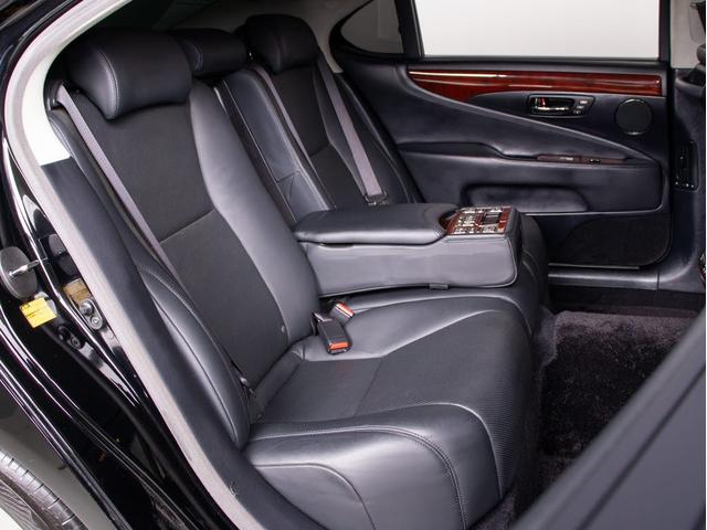 ＬＳ ＬＳ４６０Ｌ　（サンルーフ）（黒本革シート）（衝突軽減ブレーキ）（レーダークルーズコントロール）パーキングアシスト　Ｂｌｕｅｔｏｏｔｈ対応　クリアランスソナー　パワートランク　ＨＤＤマルチナビ　カラーバックカメラ（34枚目）