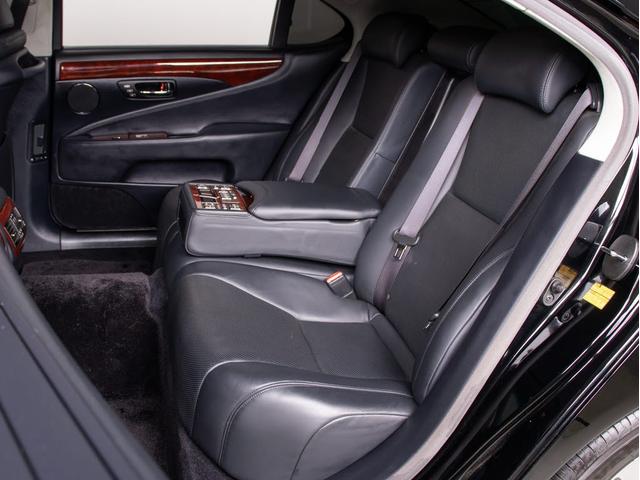 ＬＳ ＬＳ４６０Ｌ　（サンルーフ）（黒本革シート）（衝突軽減ブレーキ）（レーダークルーズコントロール）パーキングアシスト　Ｂｌｕｅｔｏｏｔｈ対応　クリアランスソナー　パワートランク　ＨＤＤマルチナビ　カラーバックカメラ（35枚目）