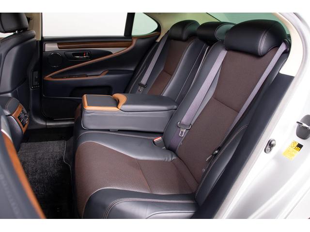 ＬＳ ＬＳ６００ｈ　バージョンＣ　Ｉパッケージ　後期型（禁煙車）（サンルーフ）（黒本革シート）（衝突軽減ブレーキ）（４ＷＤ）（ドライバーズモニター）レーンキープアシスト　前後プリクラッシュ　パワートランク　ＢＳＭ　オットマン　ＨＤＤマルチナビ（7枚目）