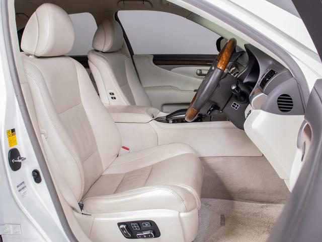 ＬＳ ＬＳ４６０　バージョンＣ　Ｉパッケージ　（ＷＡＬＤフルエアロ）（ＷＡＬＤ２１インチアルミ）（ベージュ本革シート）クリアランスソナー　エアサスコントローラー付　ローダウン　Ｂｌｕｅｔｏｏｔｈ対応　助手席オットマン　ＨＤＤマルチナビ（34枚目）