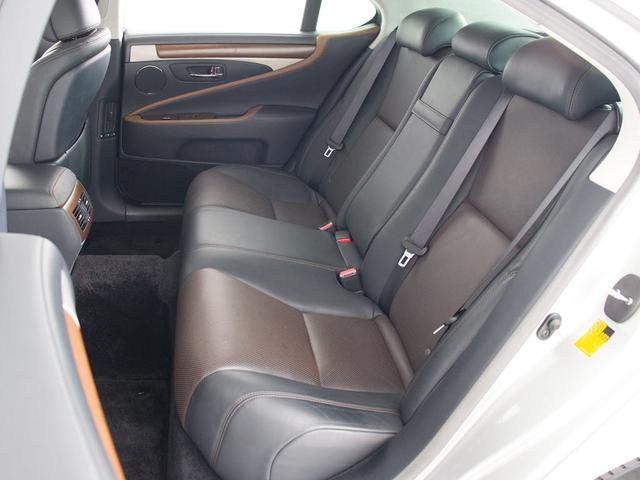 ＬＳ ＬＳ４６０　バージョンＣ　Ｉパッケージ　後期型（禁煙車）（サンルーフ）（点検記録簿１１枚）（黒本革シート）（新品２０インチアルミ＆タイヤ）（フルエアロ）（連眼ＬＥＤヘッドライト）（衝突軽減ブレーキ）レーダークルーズ　ＢＳＭ　パワートランク（40枚目）