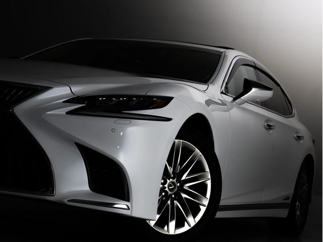 ＬＳ ＬＳ５００ｈ　エグゼクティブ　（禁煙車）（サンルーフ）（白本革シート）（ＡＷＤ）（マークレビンソン）（後席モニター）（レクサスセーフティシステム＋Ａ）記録簿１１枚　パノラミックビュー　ハンズフリーパワートランク　デジタルインナー（29枚目）