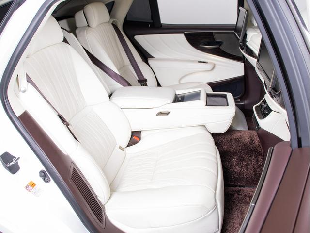 ＬＳ ＬＳ５００ｈ　エグゼクティブ　（禁煙車）（サンルーフ）（白本革シート）（ＡＷＤ）（マークレビンソン）（後席モニター）（レクサスセーフティシステム＋Ａ）記録簿１１枚　パノラミックビュー　ハンズフリーパワートランク　デジタルインナー（43枚目）
