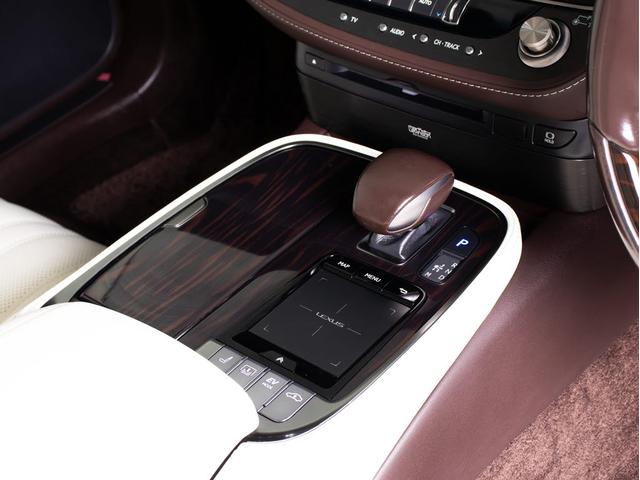 ＬＳ ＬＳ５００ｈ　エグゼクティブ　（禁煙車）（サンルーフ）（白本革シート）（ＡＷＤ）（マークレビンソン）（後席モニター）（レクサスセーフティシステム＋Ａ）記録簿１１枚　パノラミックビュー　ハンズフリーパワートランク　デジタルインナー（44枚目）