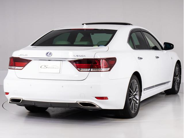 ＬＳ ＬＳ６００ｈ　Ｆスポーツ　後期型（禁煙車）（サンルーフ）（白本革シート）（衝突軽減ブレーキ）（レーンキープアシスト）レーダークルーズ　パワートランク　クリアランスソナー　専用インテリア＆エクステリア　ドライバーズモニター（18枚目）