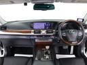 ★使いやすさや安全性を追求したステアリング周り!高級車ゆえにスイッチ類が多いのも特徴ですね!考え尽くされた配置ですぐに使いこなす事が出来ますのでご安心下さい!是非、体感してみて下さい!!
