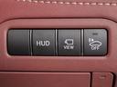 ヘッドアップ・ディスプレイ(HUD)現在のスピードや、前方の車線情報など、運転に必要な情報を、目の前のウインドウガラスに表示する機能です。これにより、目線の移動が少なく済み、安全です。