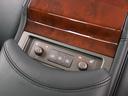 後席シートヒーターを装備しています!高級車ならではの装備です!シートが暖まりますので、寒い冬場も快適にご乗車頂けます!腰にも優しい!お子様や女性にも嬉しい装備ですね!!