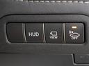 ヘッドアップ・ディスプレイ(HUD)現在のスピードや、前方の車線情報など、運転に必要な情報を、目の前のウインドウガラスに表示する機能です。これにより、目線の移動が少なく済み、安全です。