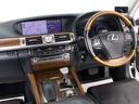 ★使いやすさや安全性を追求したステアリング周り!高級車ゆえにスイッチ類が多いのも特徴ですね!考え尽くされた配置ですぐに使いこなす事が出来ますのでご安心下さい!是非、体感してみて下さい!!